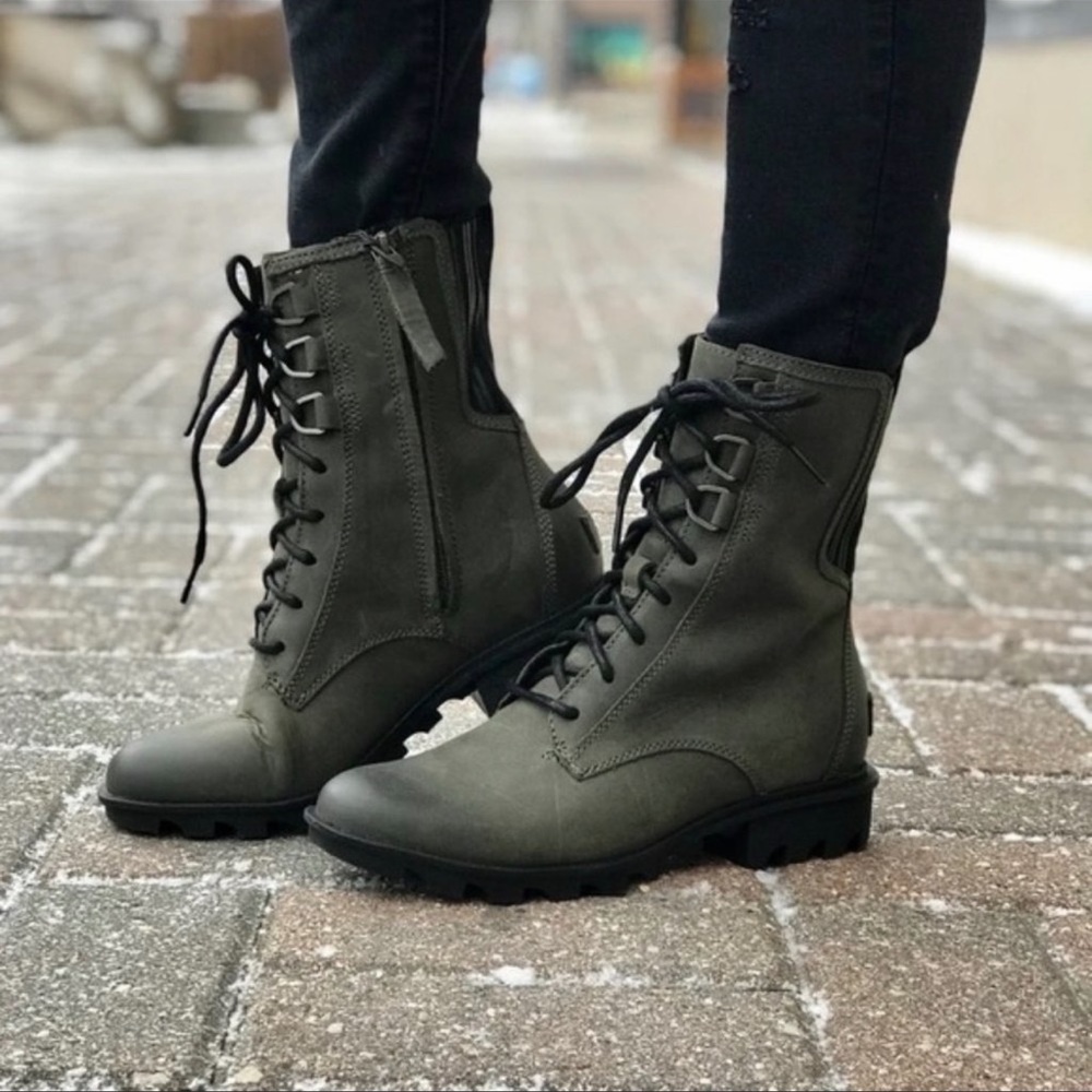 Sorel Phoenix waterproof boots- Alpine Tundra- worn maybe twice! Size 9